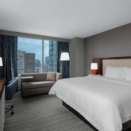 Hampton Inn Chicago Mccormick Place Bagian luar foto