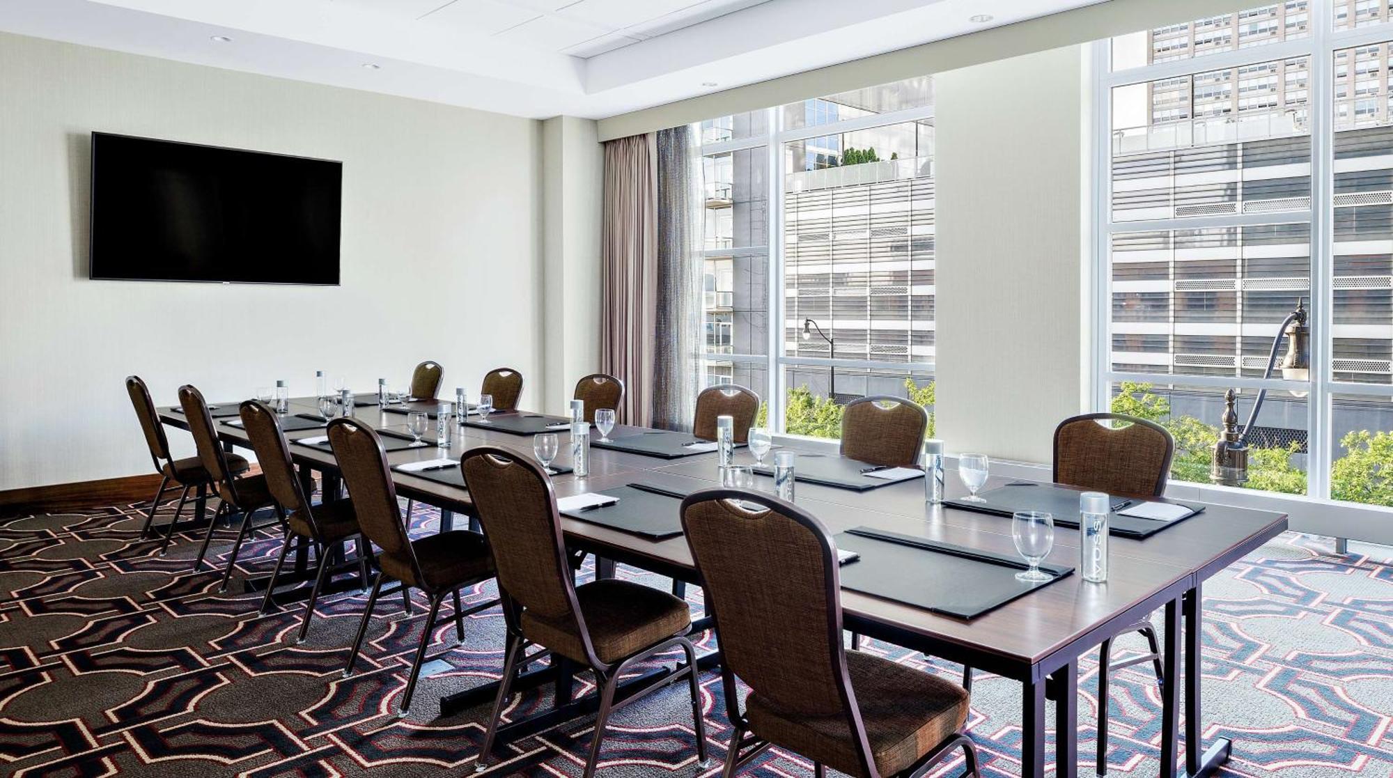 Hampton Inn Chicago Mccormick Place Bagian luar foto