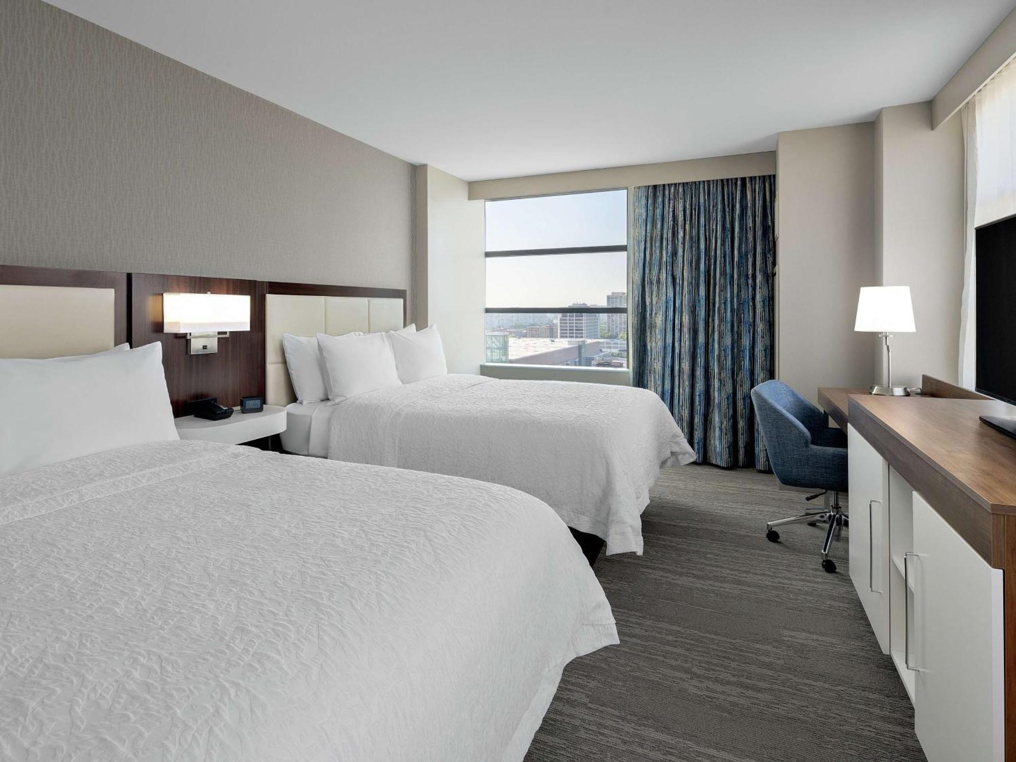 Hampton Inn Chicago Mccormick Place Bagian luar foto