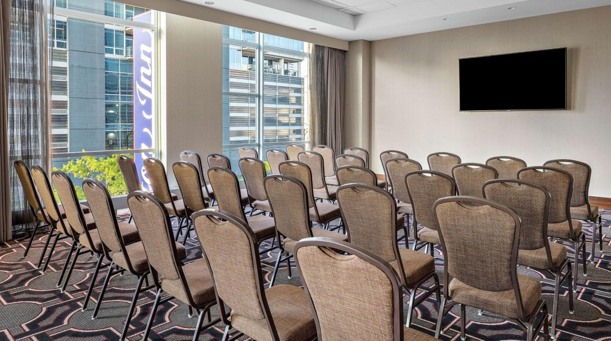Hampton Inn Chicago Mccormick Place Bagian luar foto