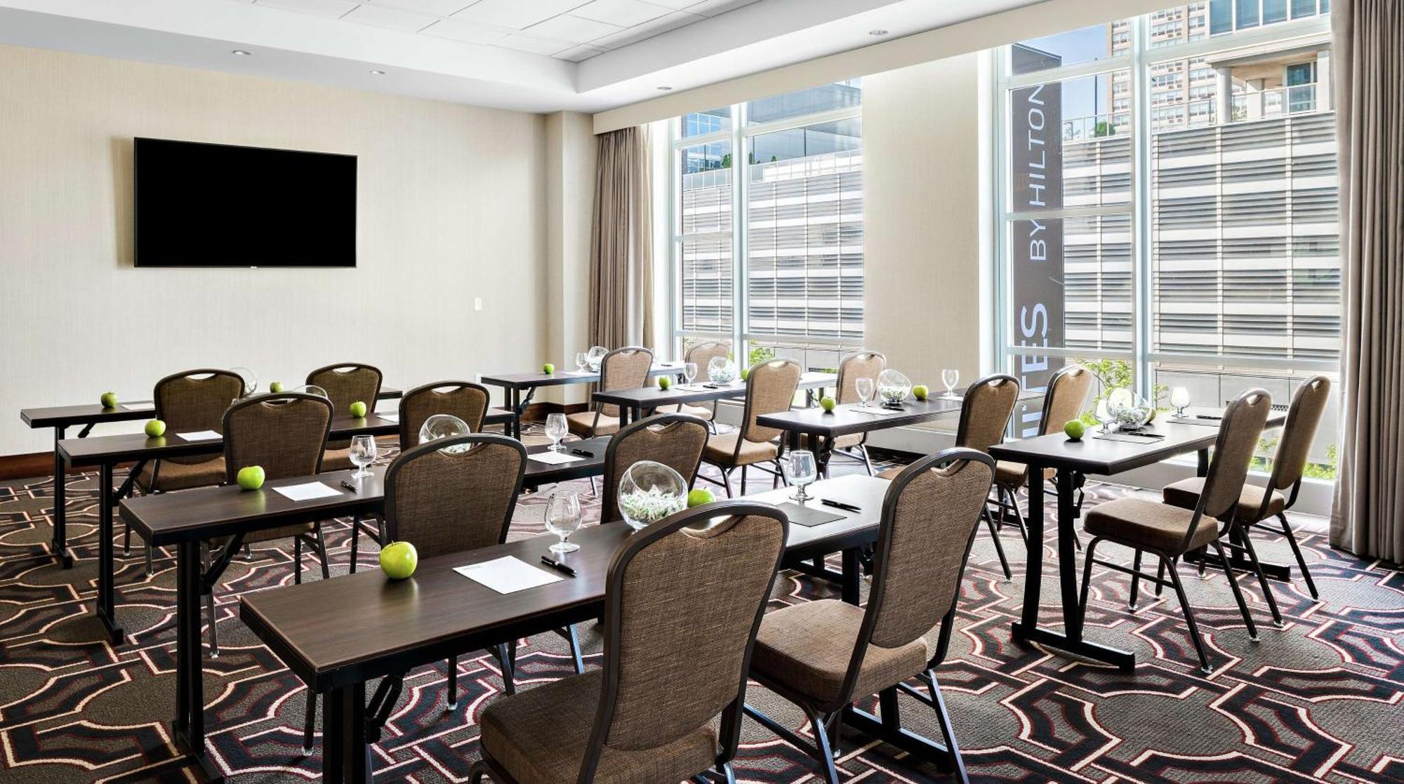 Hampton Inn Chicago Mccormick Place Bagian luar foto