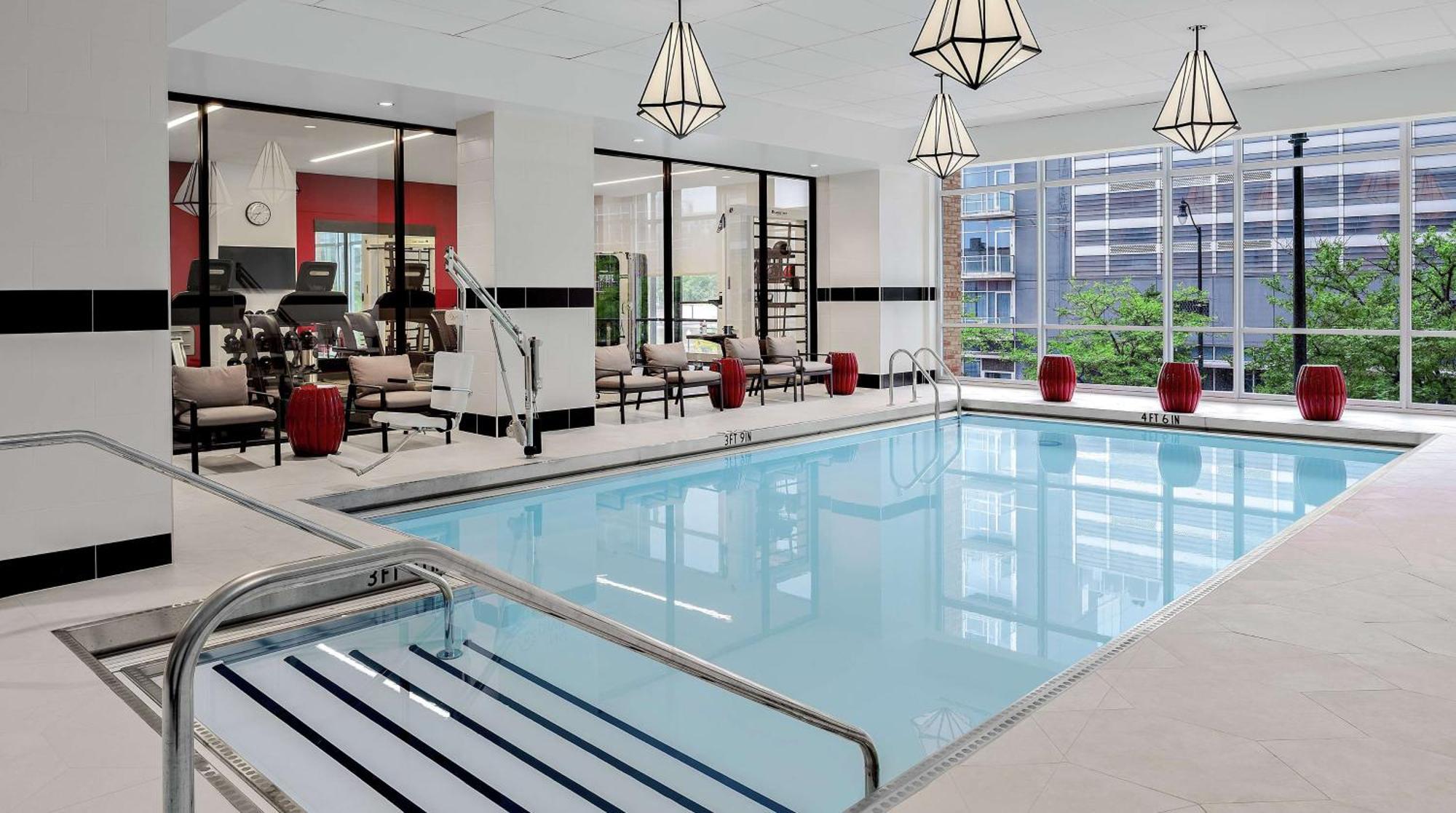 Hampton Inn Chicago Mccormick Place Bagian luar foto